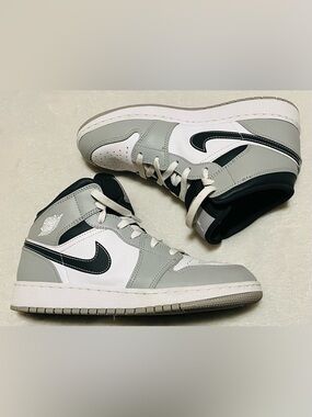 Authentic Jordan “1 Mid” Light Smoke Grey Anthracite Sz. 7Y/ EUR 40